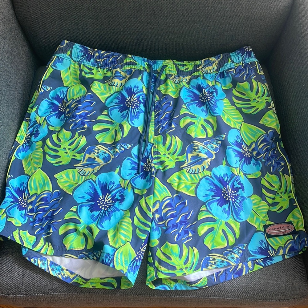 Men’s Vineyard Vines swim trunks